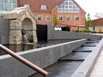 sprinvand_spejlbassin_vandtrapper_og_vandgardiner